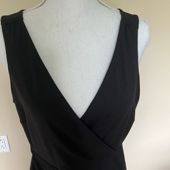 Eddie Bauer Sleeveless V-Neck Black Dress Size Medium - Picture 6 of 8